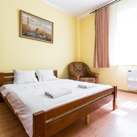 Квартира В Центрі Подобово На Вулиці Коперника 26 Біля Палацу Мистецтв Lviv Kültér fotó