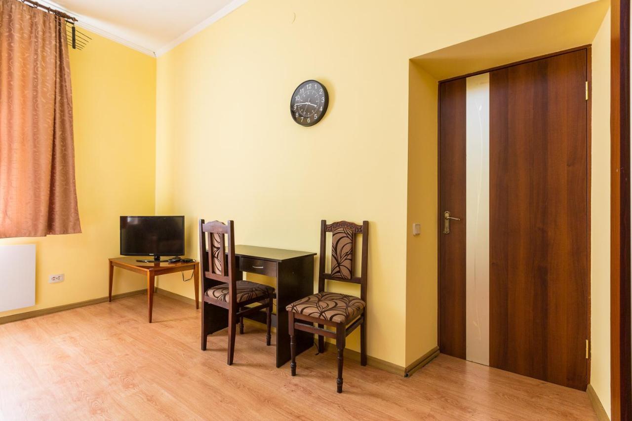 Квартира В Центрі Подобово На Вулиці Коперника 26 Біля Палацу Мистецтв Lviv Kültér fotó