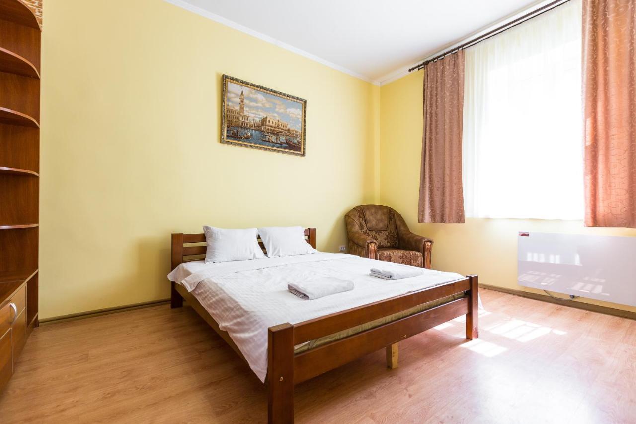 Квартира В Центрі Подобово На Вулиці Коперника 26 Біля Палацу Мистецтв Lviv Kültér fotó